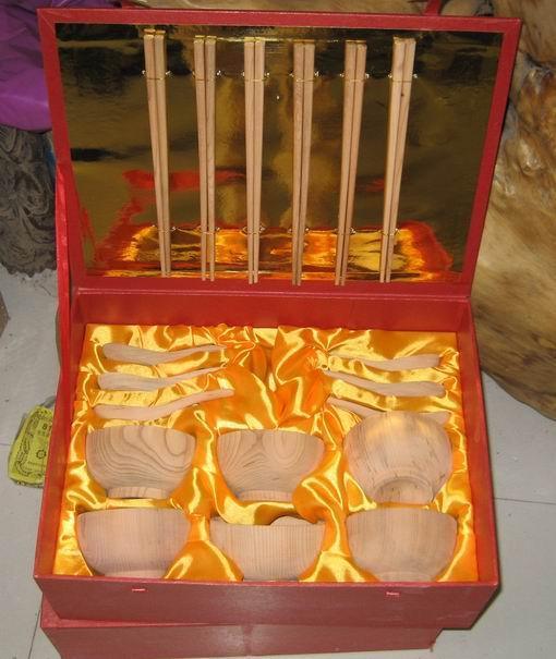 紅木餐具禮盒與紅豆杉工藝禮品 傳統工藝與現代需求的完美融合
